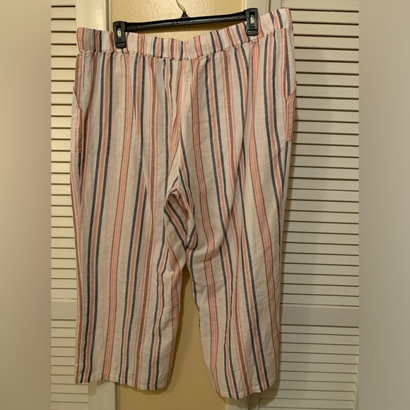 Liz Claiborne White Linen & Cotton Blend Cropped Pants - Picture 2 of 2